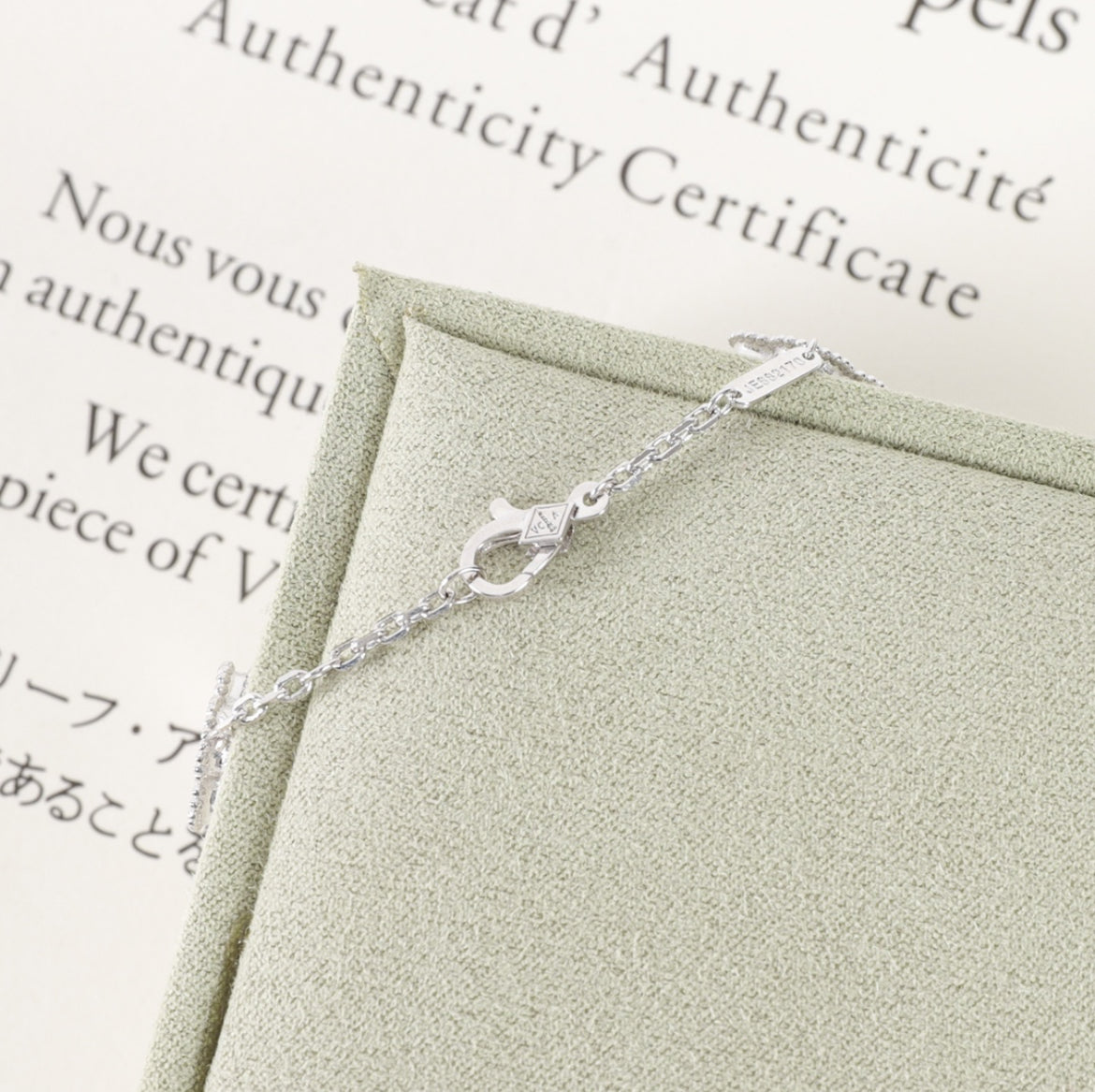 Pulsera Van Cleef & Arpels de la colección Vintage Alhambra con 5 motivos de trébol