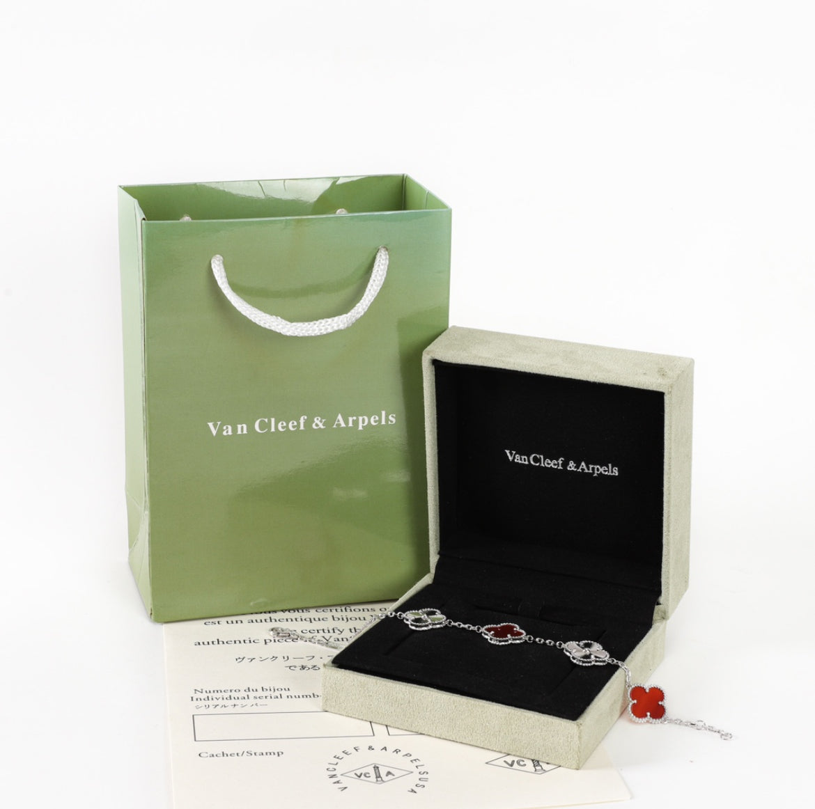 Pulsera Van Cleef & Arpels de la colección Vintage Alhambra con 5 motivos de trébol